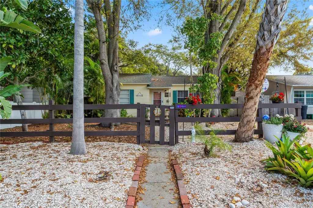 2642 45th Street S Gulfport FL 33711