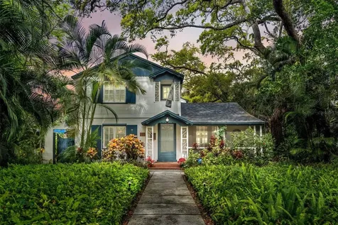 127 Wildwood Lane SE St Petersburg FL 33705