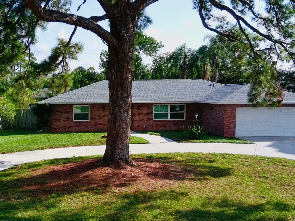 5112 Canterbury Drive Sarasota FL 34243
