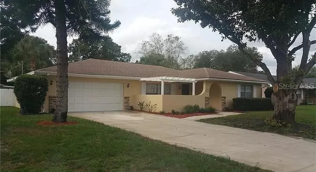 121 Lincoln Road Winter Haven FL 33884