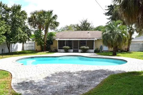 121 Lincoln Road Winter Haven FL 33884