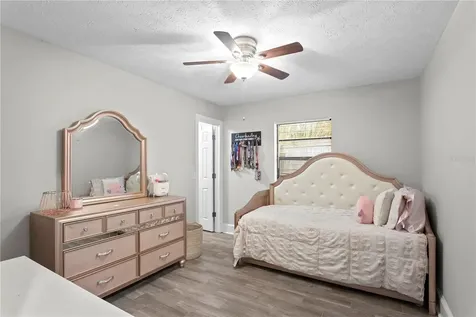 10427 Oakbrook Drive Tampa FL 33618