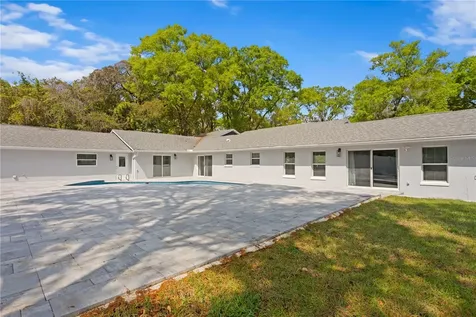 10427 Oakbrook Drive Tampa FL 33618