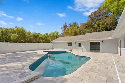 10427 Oakbrook Drive Tampa FL 33618