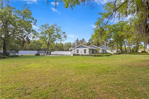 10427 Oakbrook Drive Tampa FL 33618
