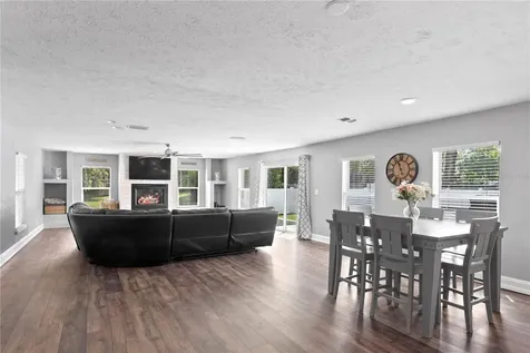 10427 Oakbrook Drive Tampa FL 33618