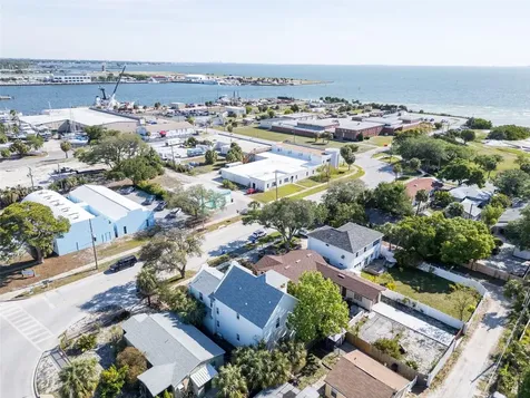 216 15th Avenue SE St Petersburg FL 33701