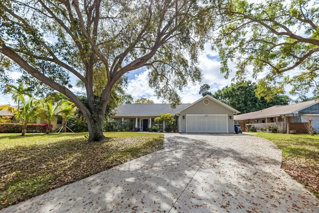 8818 12th Avenue NW Bradenton FL 34209