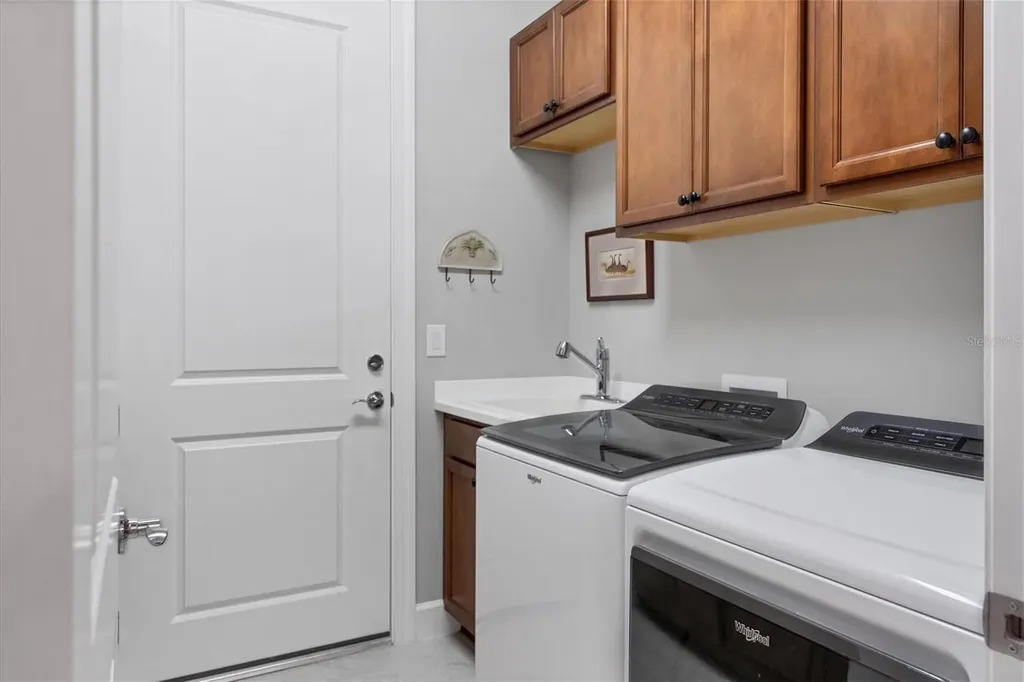 8016 Grande Shores Drive Sarasota FL 34240