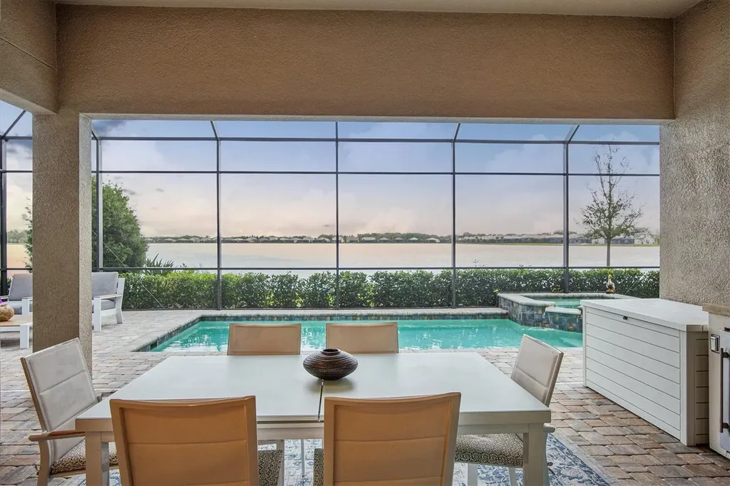 8016 Grande Shores Drive Sarasota FL 34240