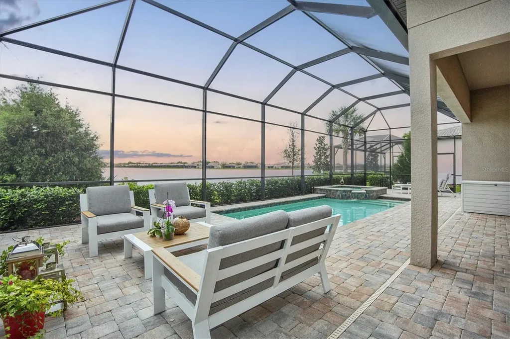 8016 Grande Shores Drive Sarasota FL 34240