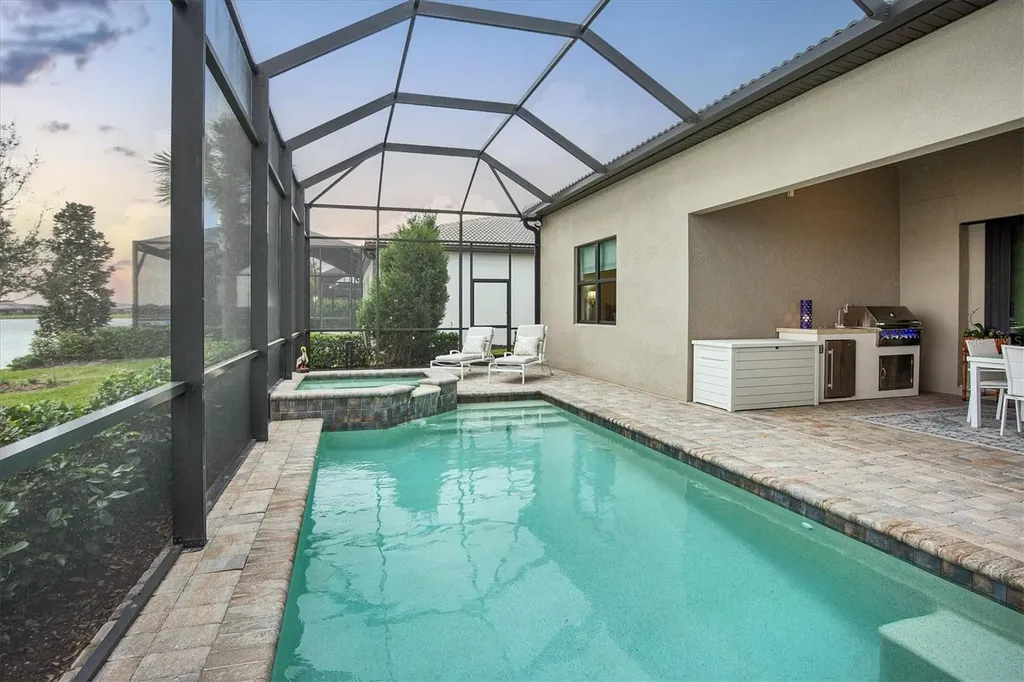 8016 Grande Shores Drive Sarasota FL 34240