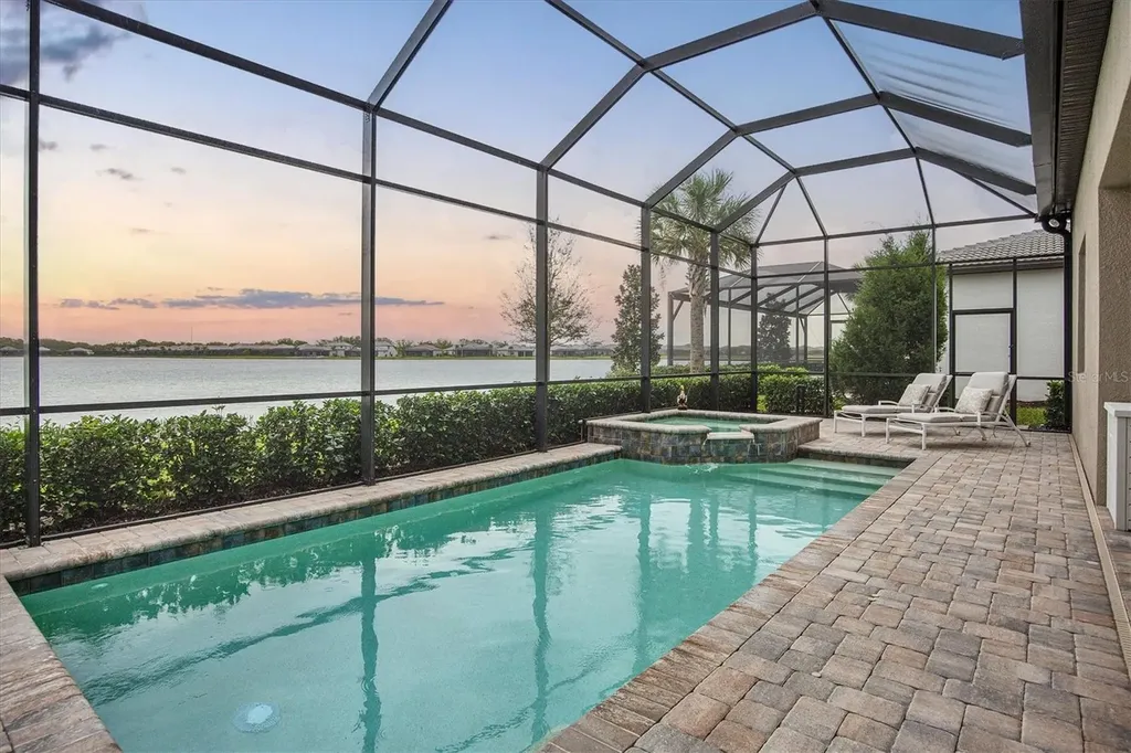 8016 Grande Shores Drive Sarasota FL 34240