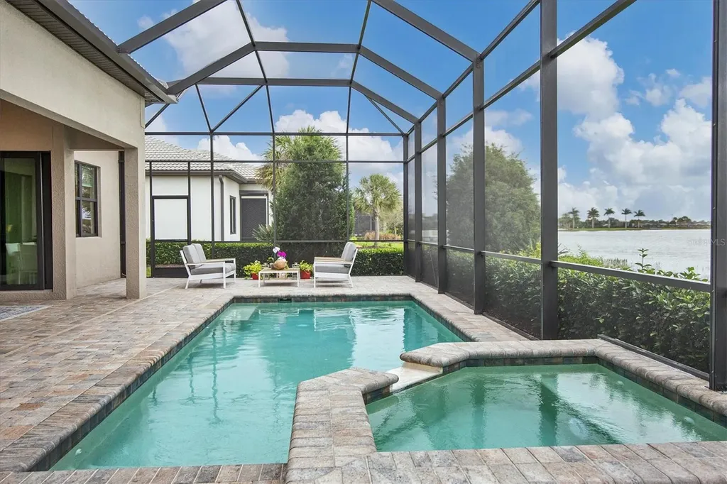 8016 Grande Shores Drive Sarasota FL 34240