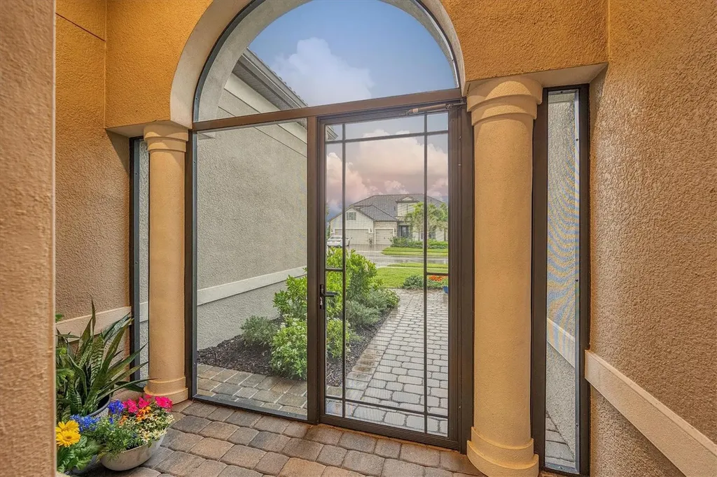 8016 Grande Shores Drive Sarasota FL 34240