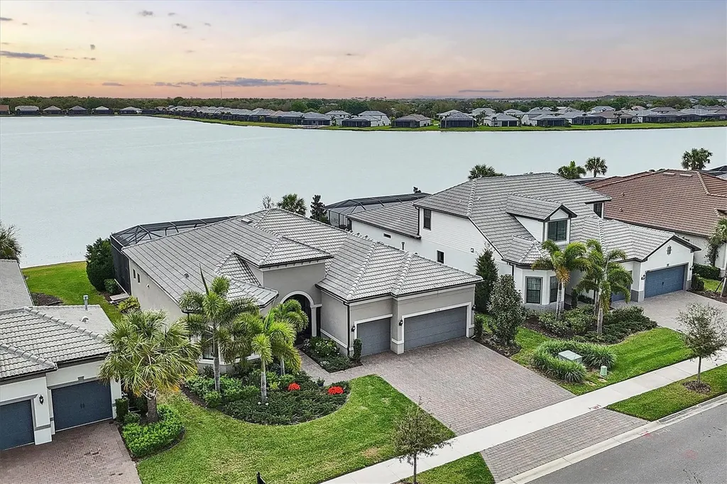 8016 Grande Shores Drive Sarasota FL 34240