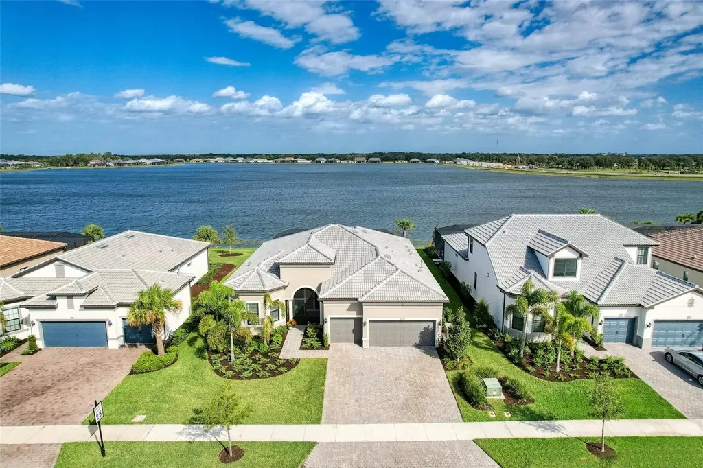 8016 Grande Shores Drive Sarasota FL 34240