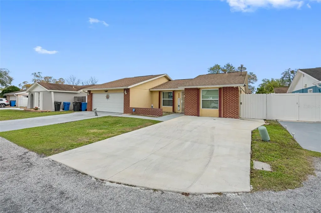 9305 Longstone Court Tampa FL 33615