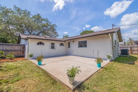 5611 Denver Street NE St Petersburg FL 33703