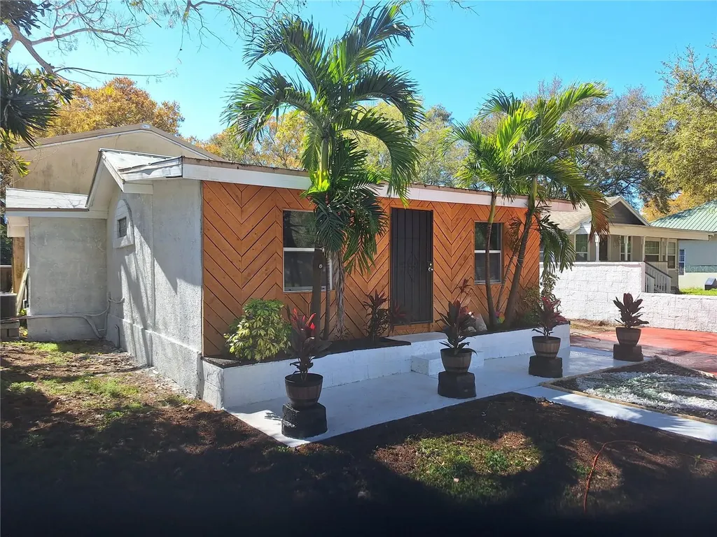 3216 71st Avenue N St Petersburg FL 33702