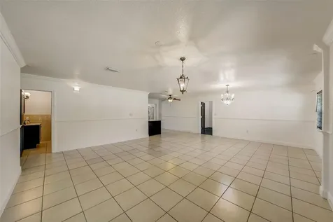 2702 W Bird Street Tampa FL 33614