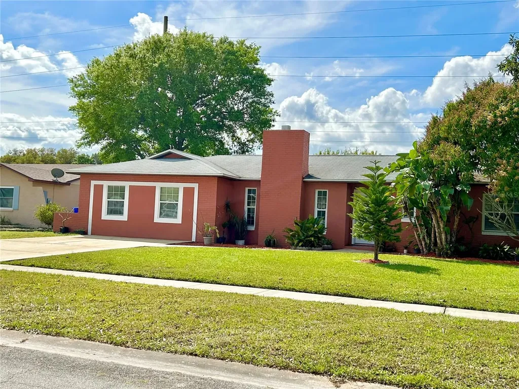 2408 Oakwood Court Kissimmee FL 34744
