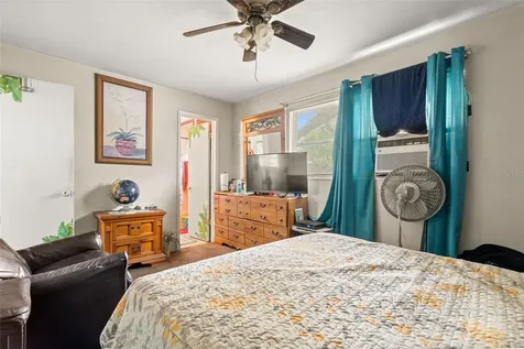 5442 9th Avenue N St Petersburg FL 33710