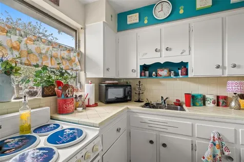 5442 9th Avenue N St Petersburg FL 33710