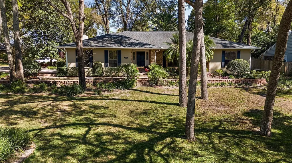 2110 Dogwood Circle Mount Dora FL 32757