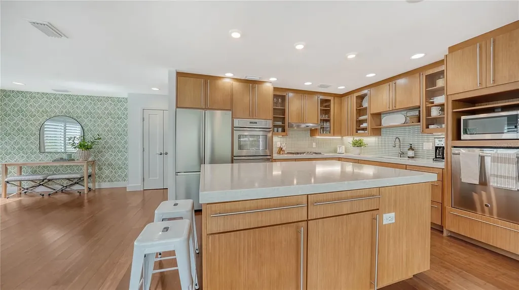 425 Mckinley Drive Sarasota FL 34236