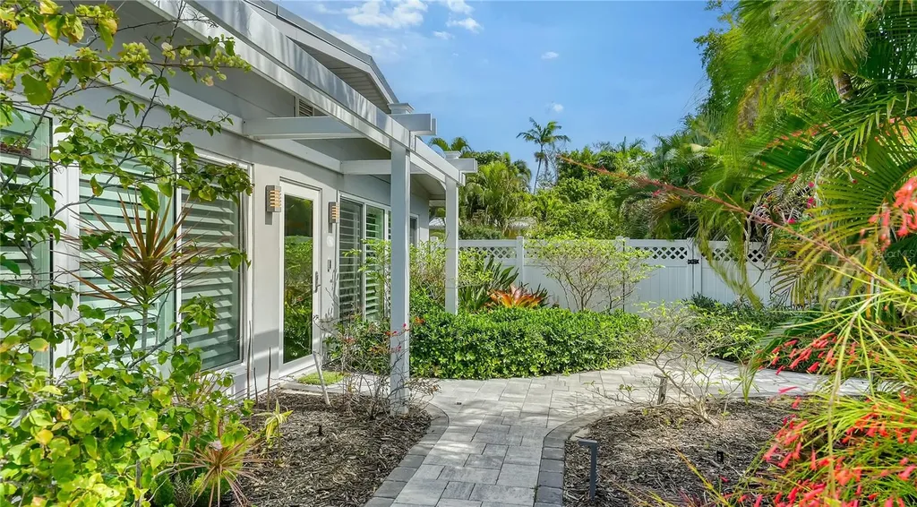 425 Mckinley Drive Sarasota FL 34236