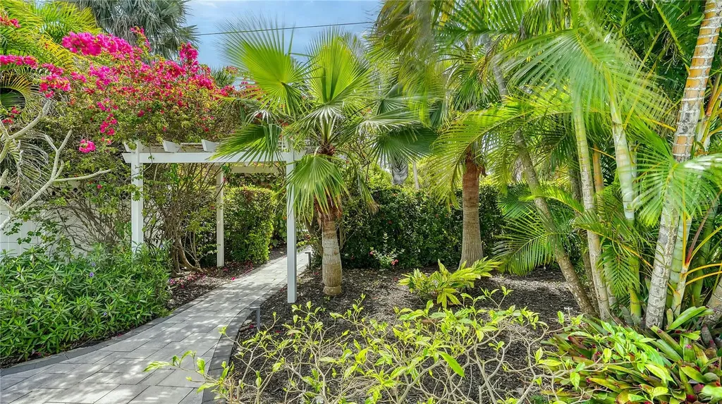 425 Mckinley Drive Sarasota FL 34236