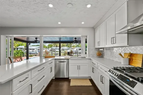 1401 51st Avenue NE St Petersburg FL 33703