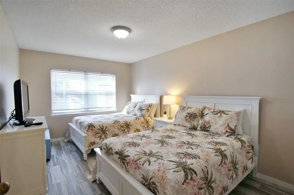 1328 Siesta Bayside Drive Sarasota FL 34242