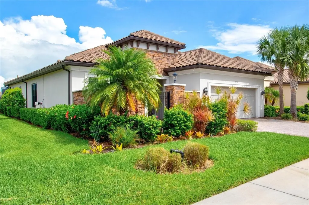 8733 Amaretto Avenue Sarasota FL 34238