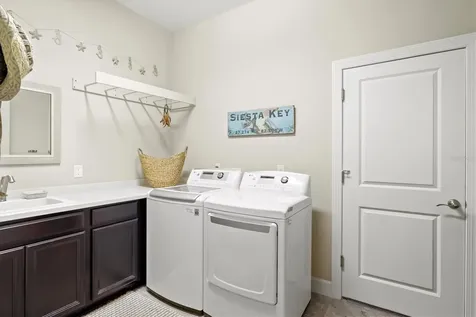 8733 Amaretto Avenue Sarasota FL 34238