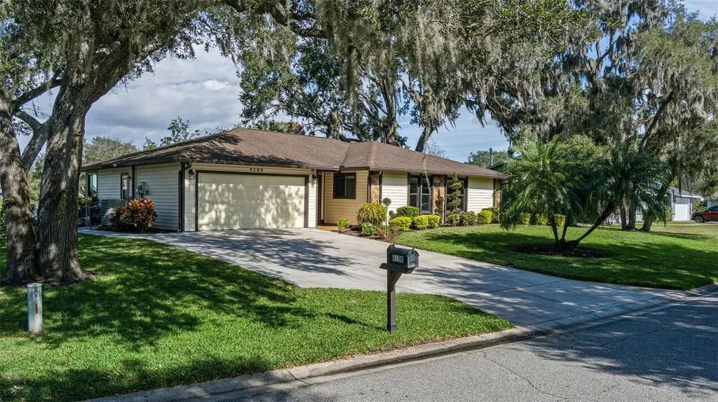 8108 Lake Drive Palmetto FL 34221