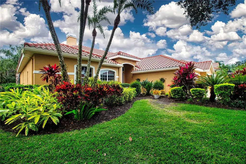 6104 Winchester Place Sarasota FL 34243