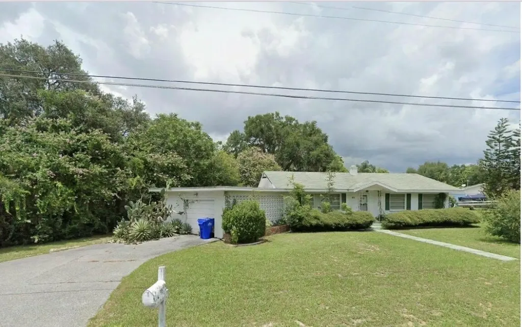 915 Clara Avenue Tavares FL 32778