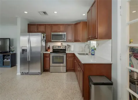 7560 Orpine Drive N St Petersburg FL 33702