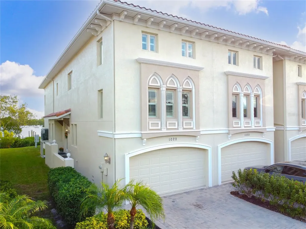 1022 Paseo Del Rio NE St Petersburg FL 33702
