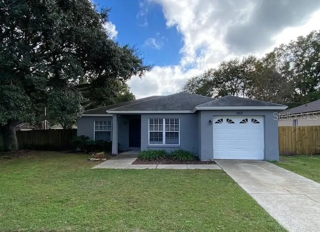 1913 Chablis Court Valrico FL 33594