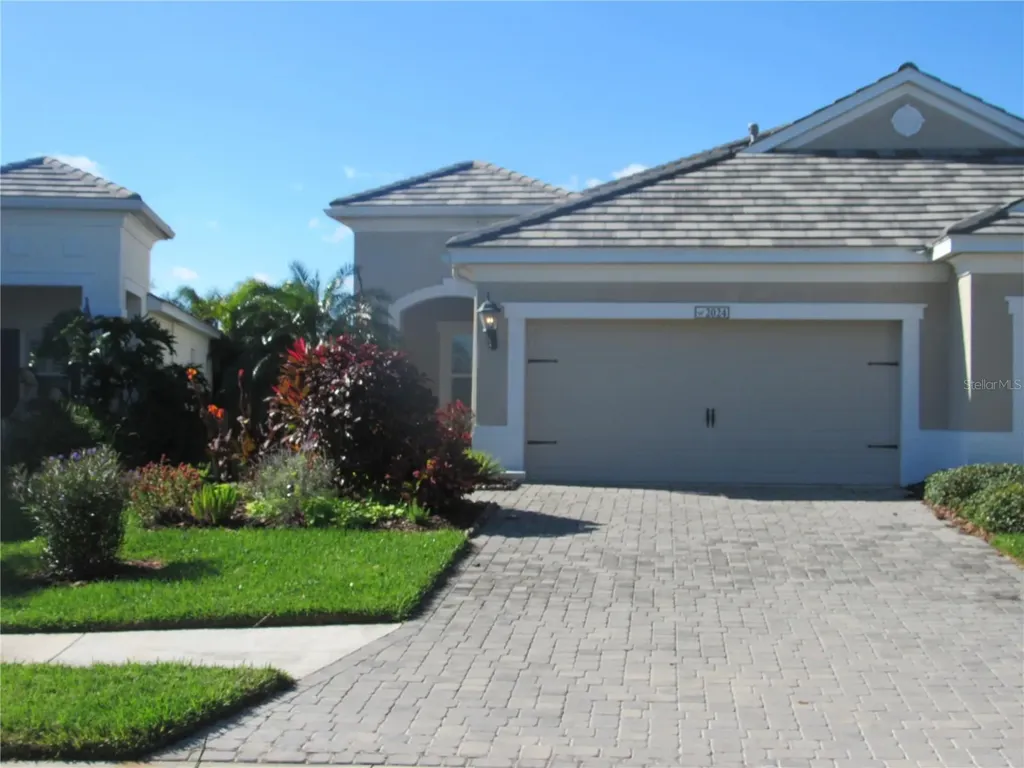 2024 Crystal Lake Trail Bradenton FL 34211