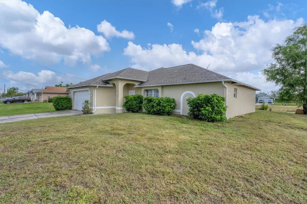 3919 SW 14th Avenue Cape Coral FL 33914