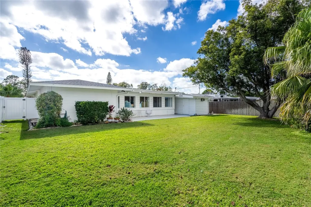 2449 Breakwater Circle Sarasota FL 34231