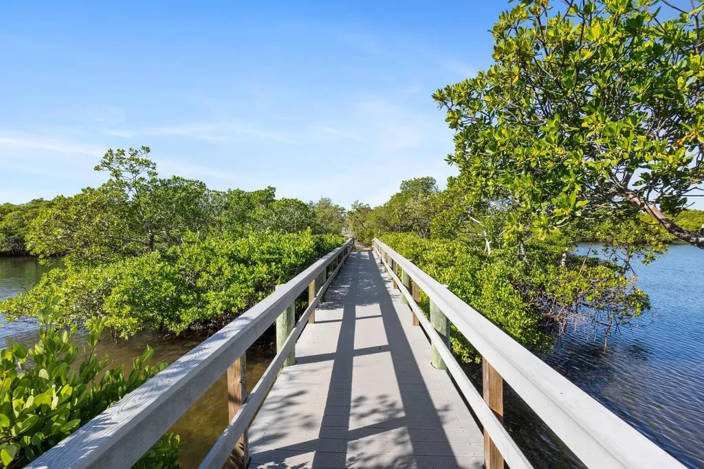 1654 Starling Drive Sarasota FL 34231