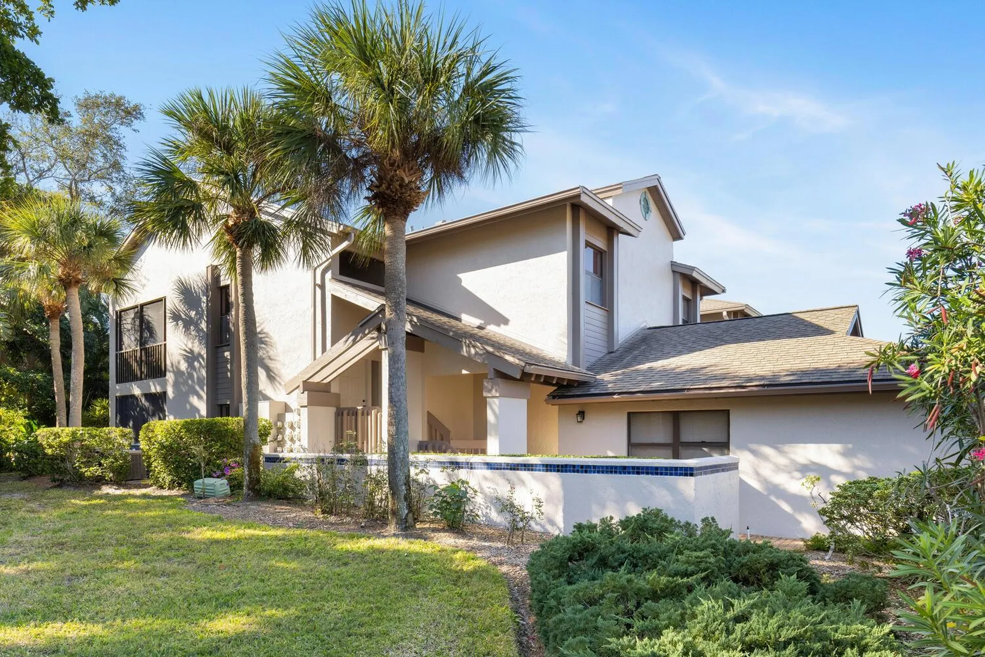 Sarasota FL, 1654 Starling Drive, Unit 201