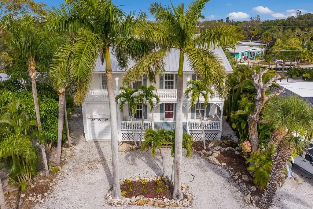 423 Avenida De Mayo Sarasota FL 34242
