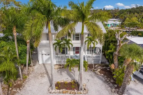 423 Avenida De Mayo Sarasota FL 34242