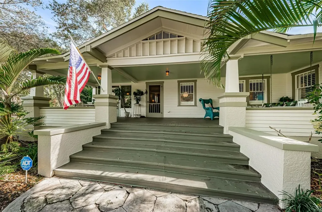 316 39th Avenue S St Petersburg FL 33705